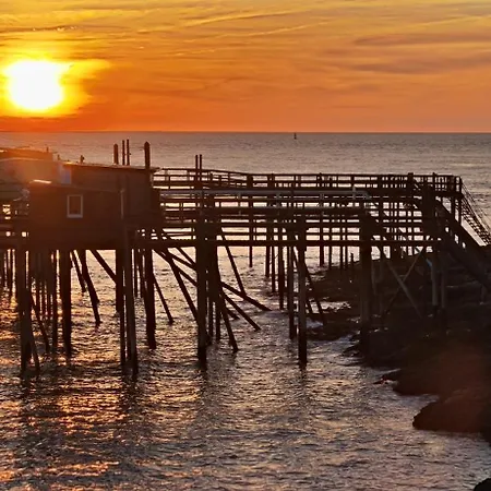 à * Saint-Palais-sur-Mer