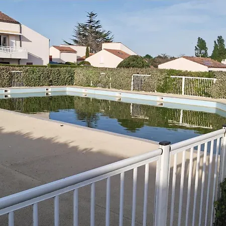 à * Saint-Palais-sur-Mer